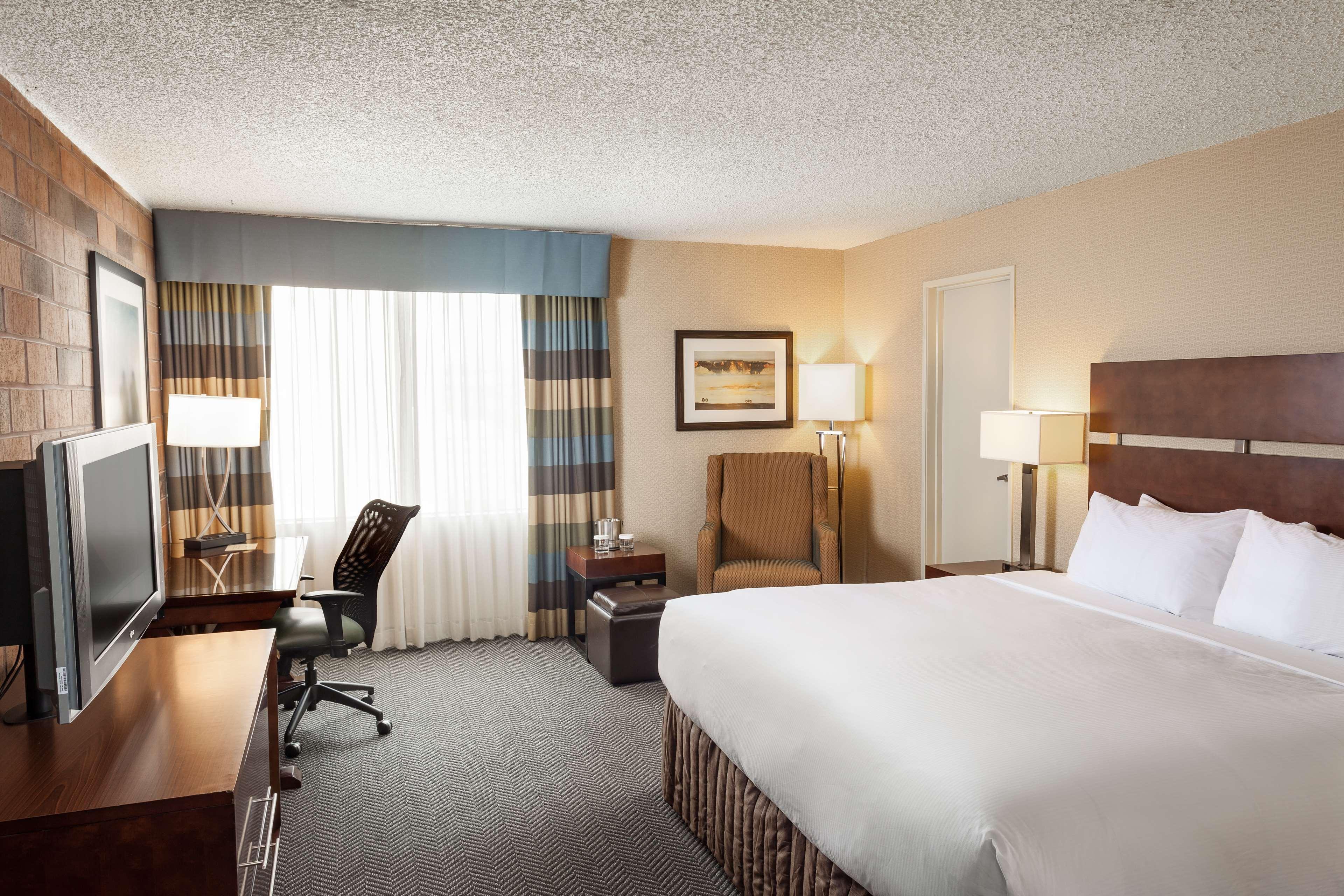 BRIDAL, DELUXE, SUITE, KING BED, JETTED TUB