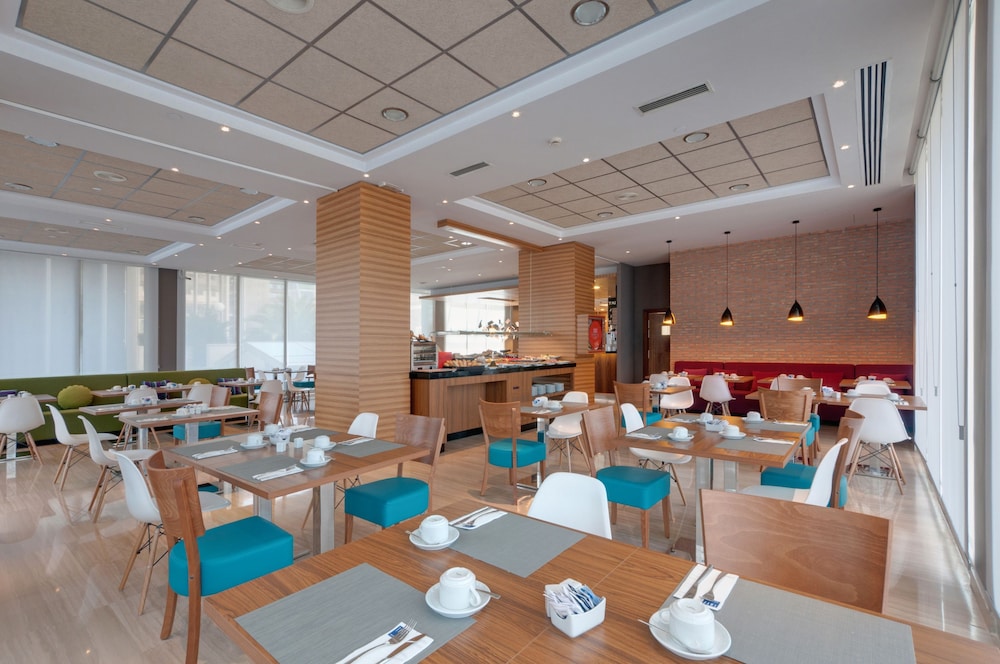 Madrid Chamartin Affiliated by Melia 48/64