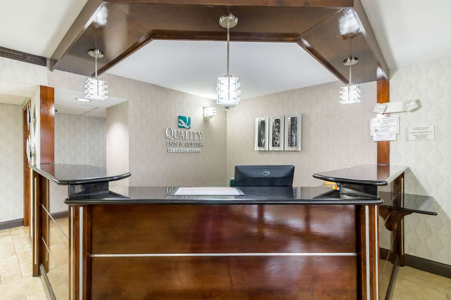 Quality Inn & Suites Arden Hills - Saint Paul North 6/37