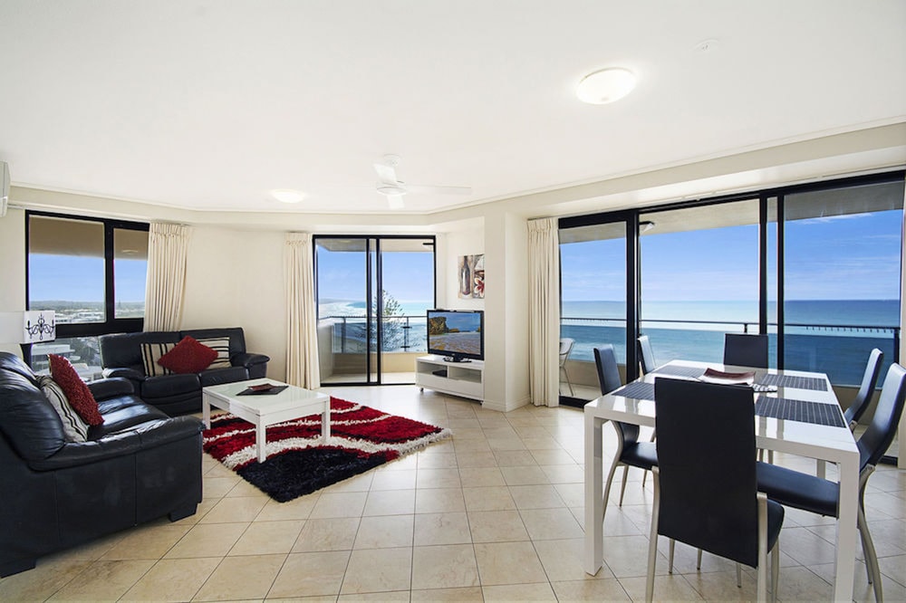Clubb Coolum Beach Resort 50/65
