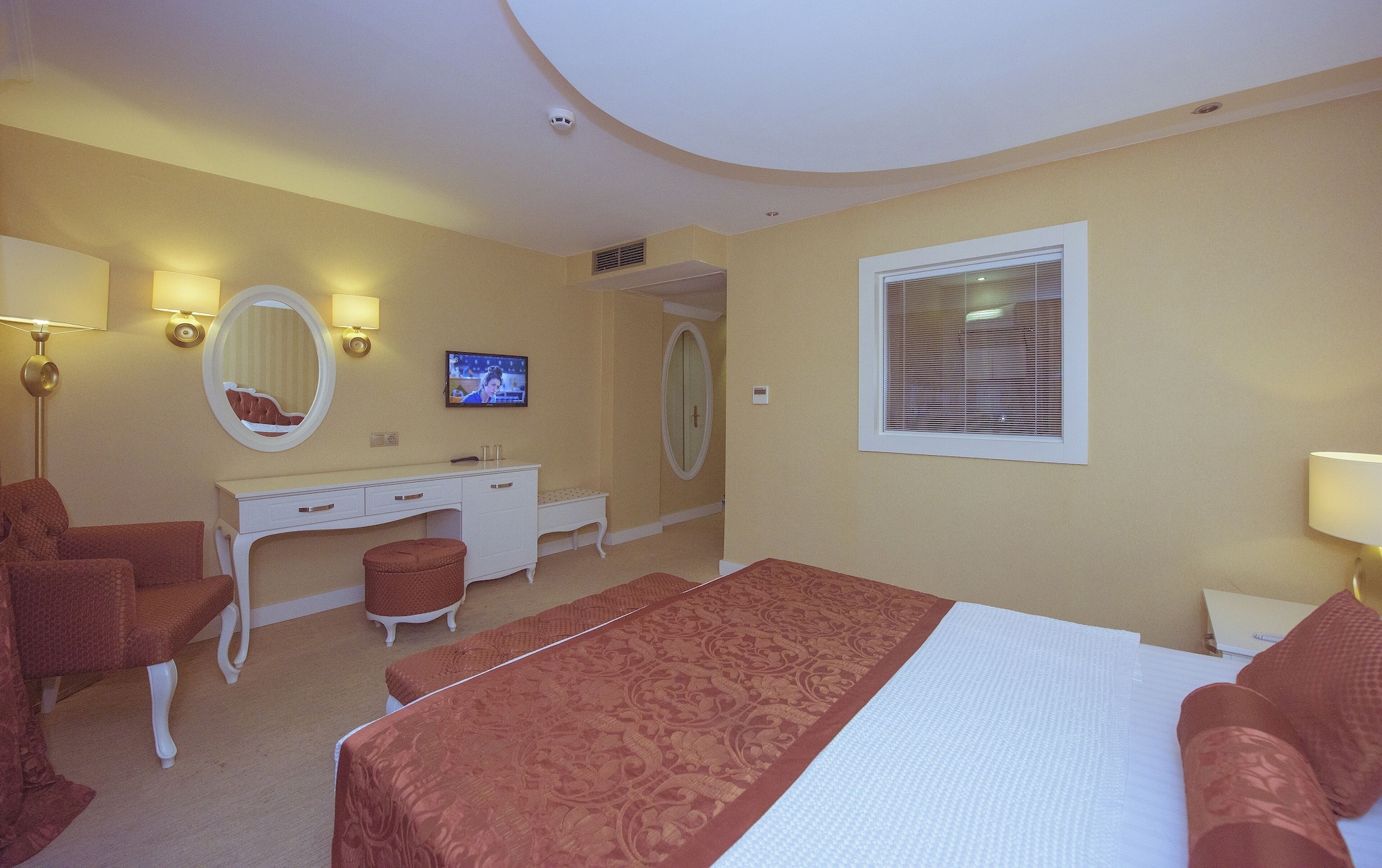 LUXURY, DOUBLE OR TWIN BED