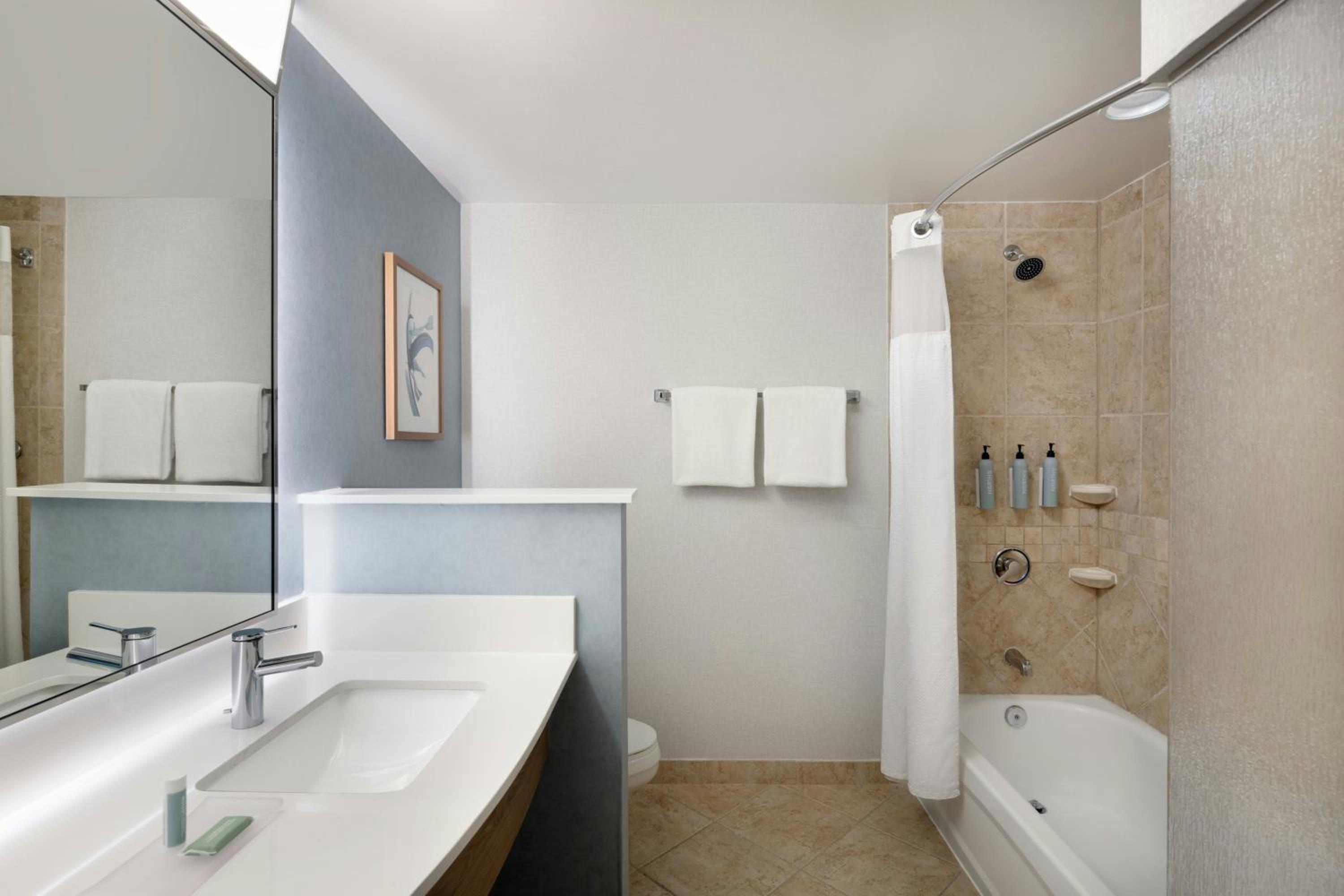 جناح بسرير كوين مع أريكة، Courtyard by Marriott Sandestin at Grand Boulevard 3/4