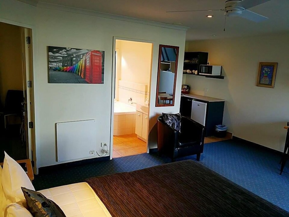 Stadium Motel 27/39