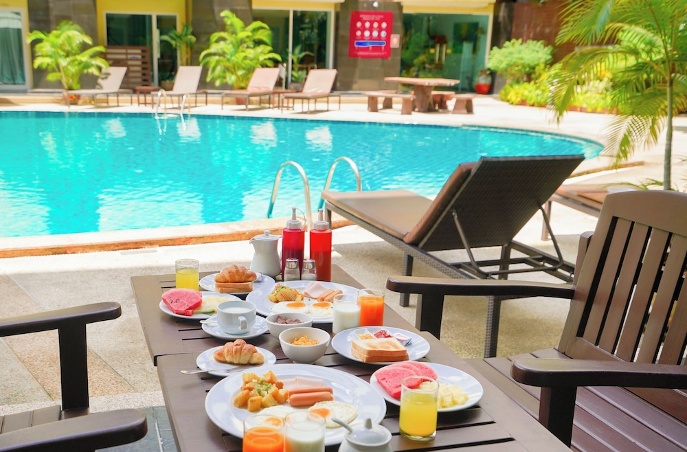 Baron Beach Hotel 53/73