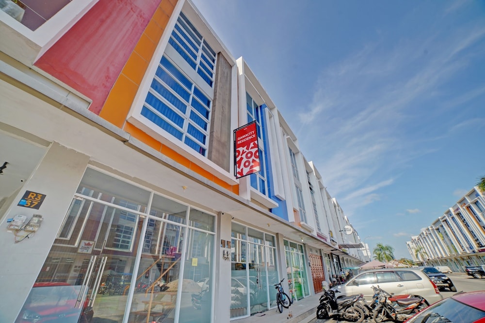 OYO 90559 Gamacity Residence 3/25