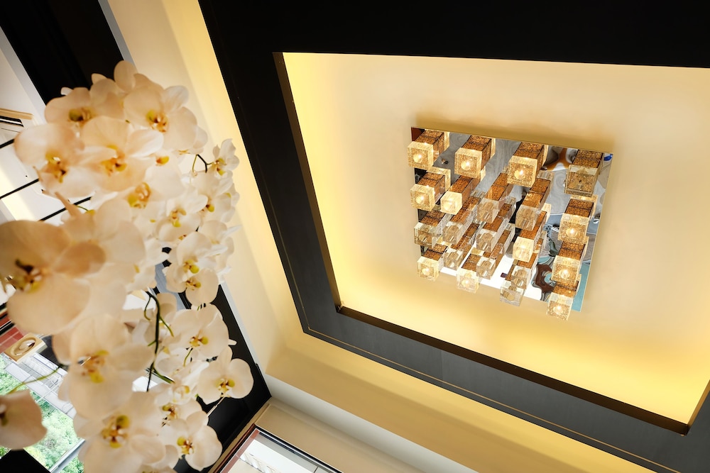 The Luxury Residence 30/50