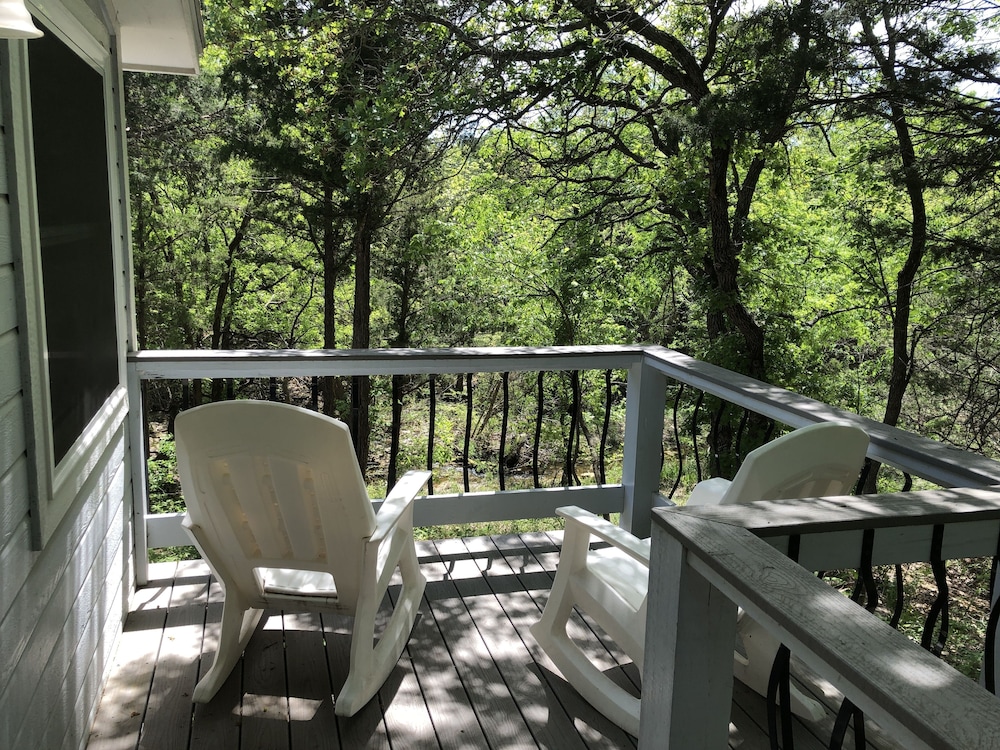 Echo Canyon Manor 70/76