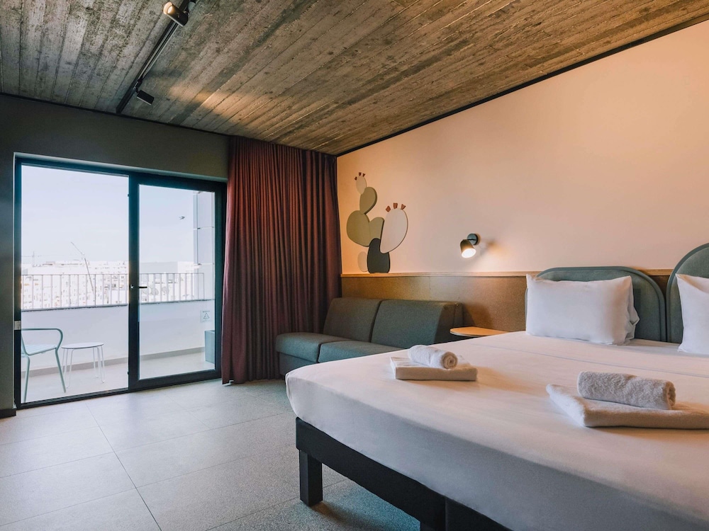 Superior, Twin Beds, City View