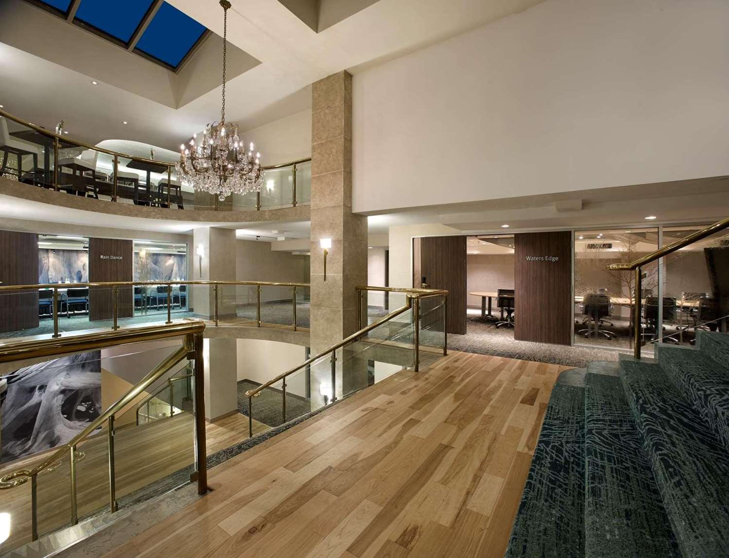 Radisson Blu Toronto Downtown 24/38
