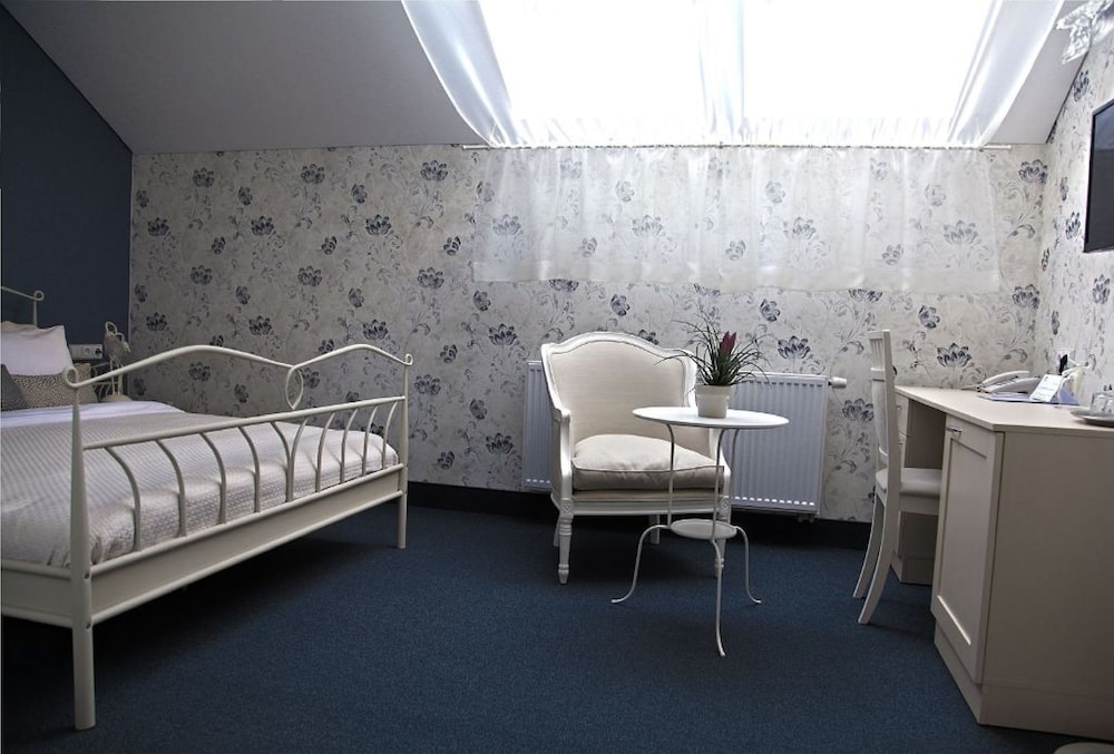 Moon Garden Art Hotel 45/70