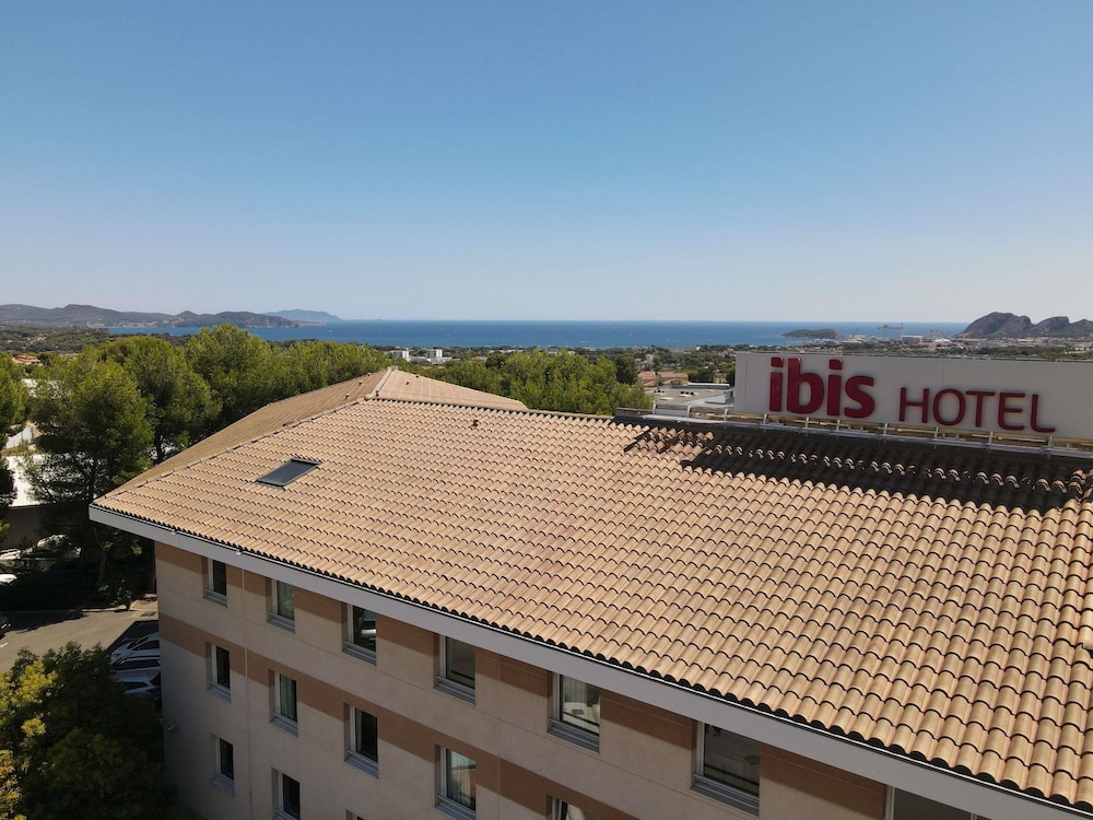 Ibis La Ciotat 10/74