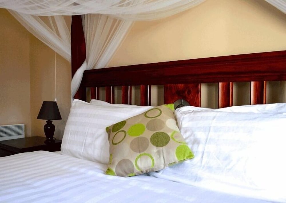 Garden, Beach, King Bed