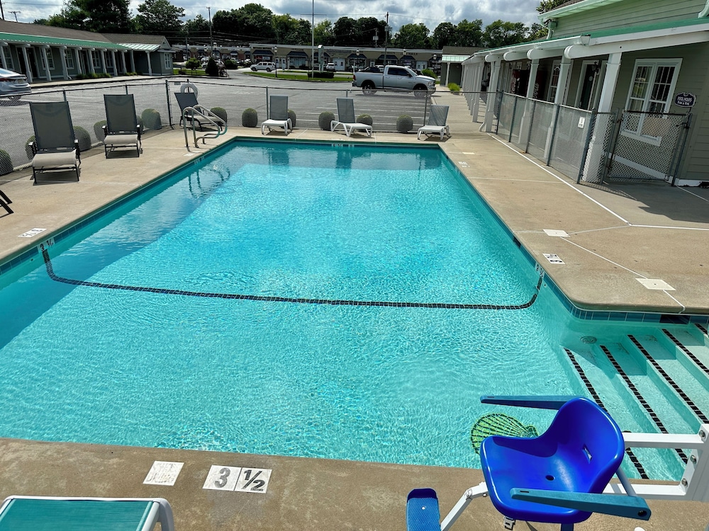 Sea Girt Lodge 49/72
