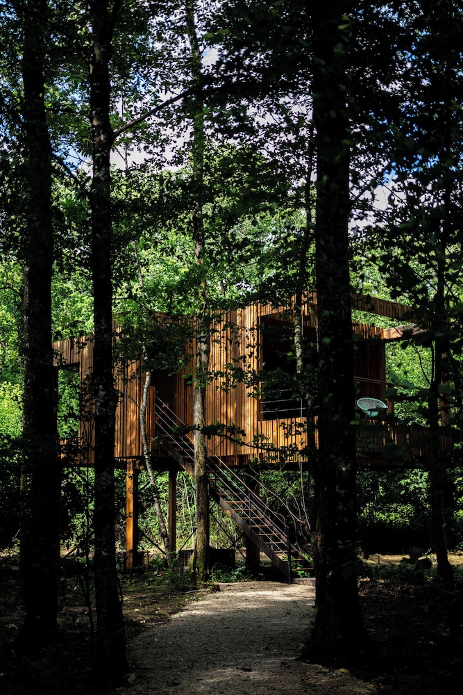 LOIRE VALLEY LODGES - HOTEL 38/50