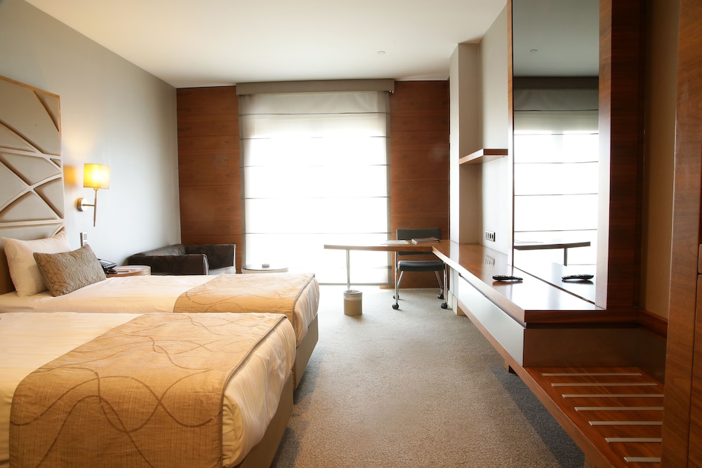 SUPERIOR, TWIN BEDS, SEA VIEW