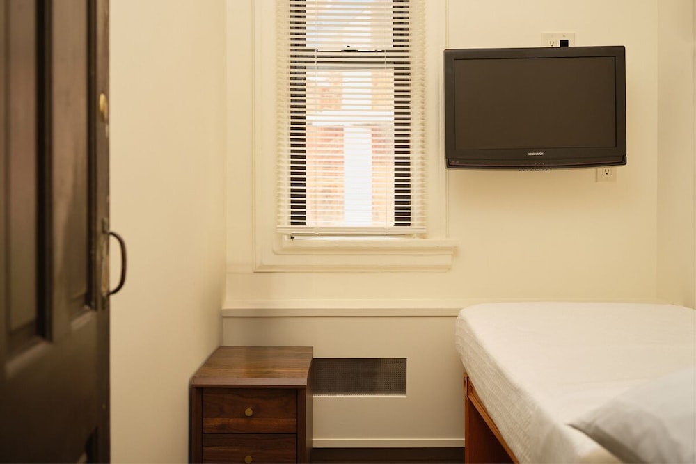 CABIN, SHARED BATHROOM