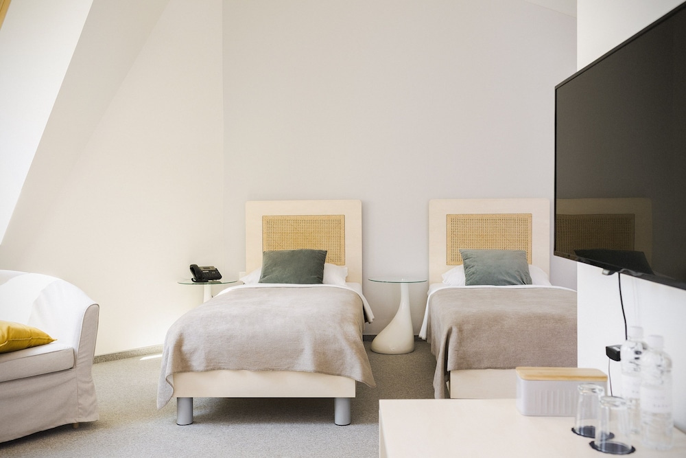 ART HOTEL 13/42