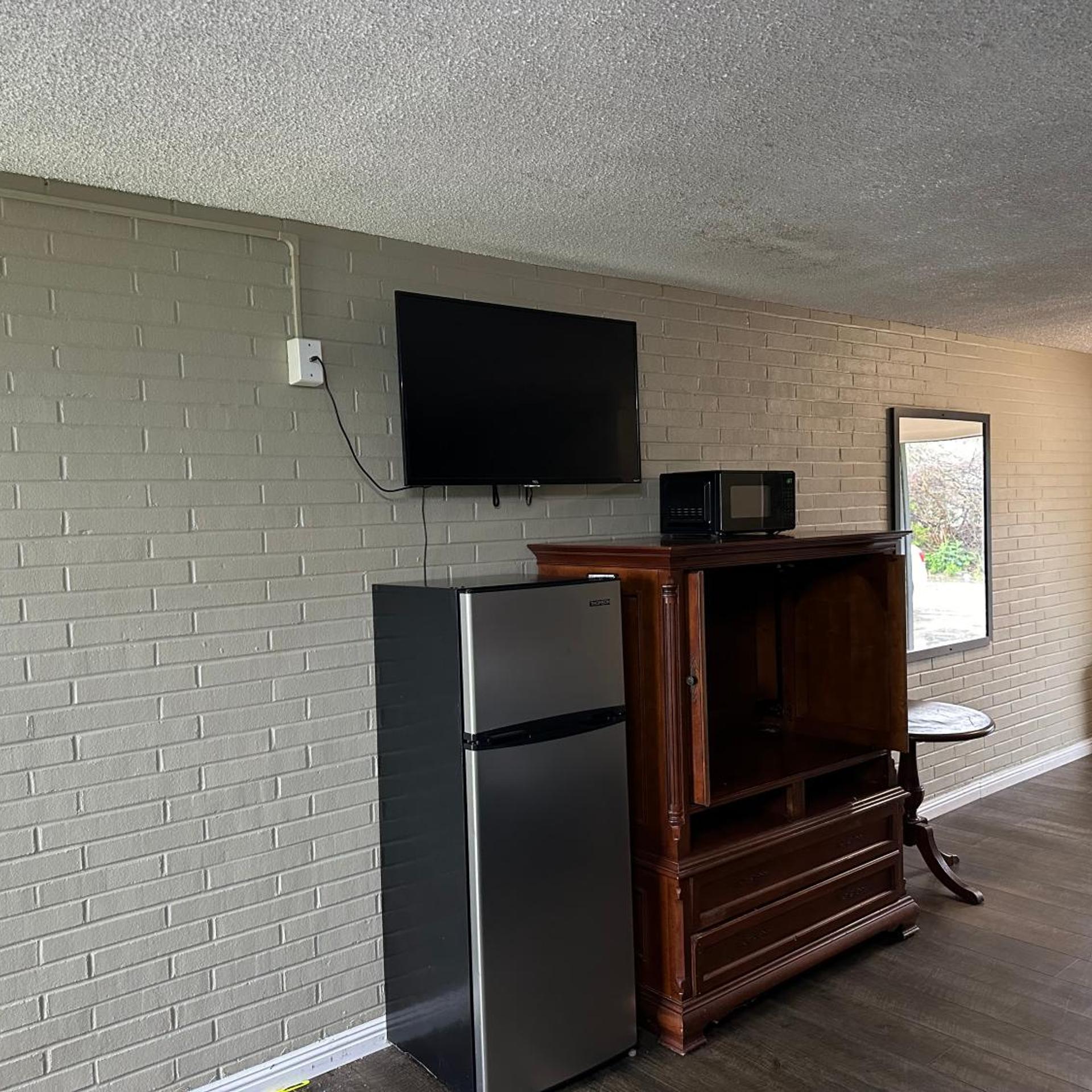 Amerihill Inn Suites Greensboro 26/41