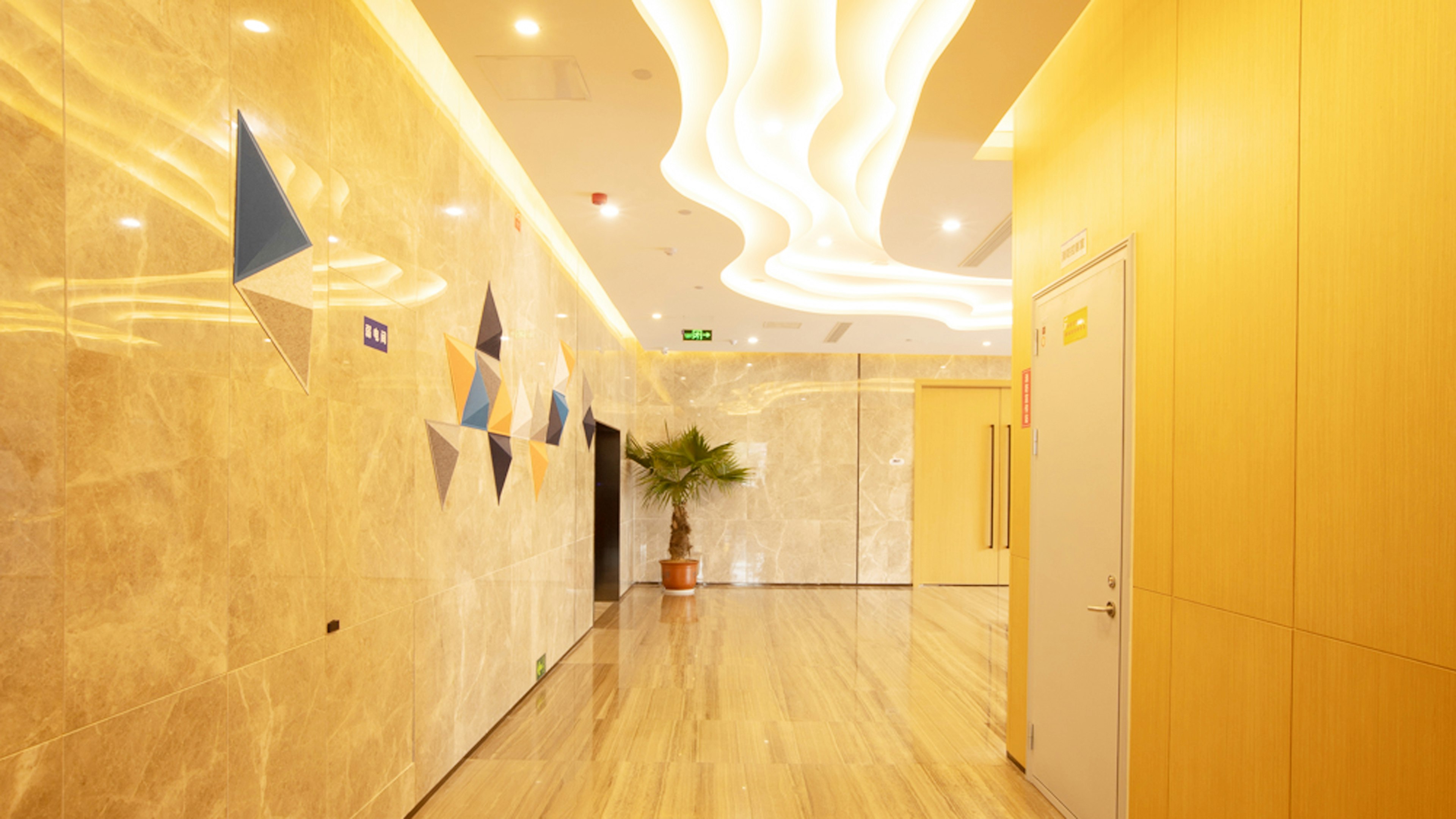 Holiday Inn Express Linyi West 15/82