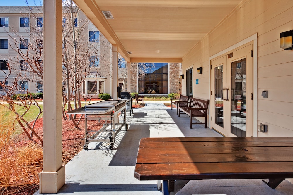 Staybridge Suites Chicago Glenview 5/58