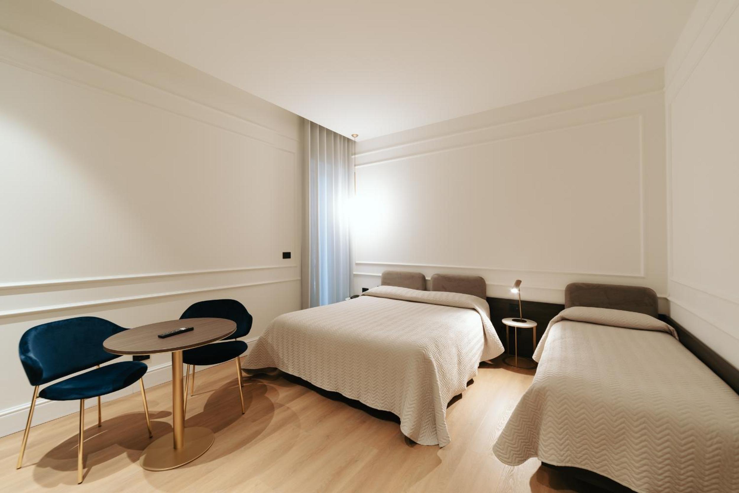 غرفة ثلاثية، Albergo Italia 3/7