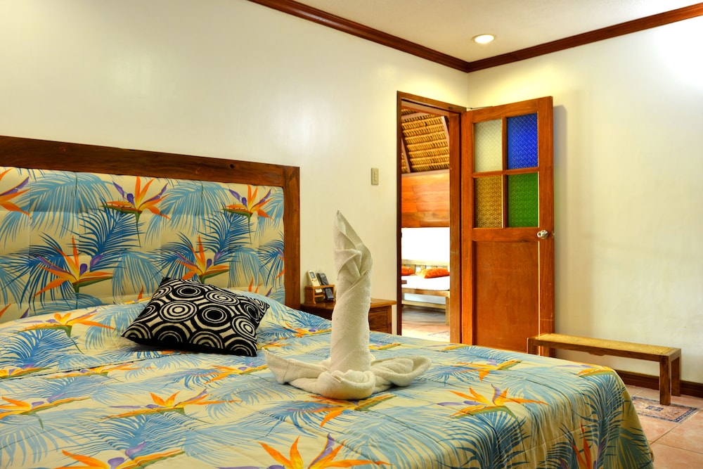 THE SITIO VILLAS AND SUITES 12/34