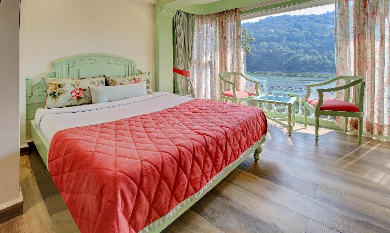 Room, Lake View