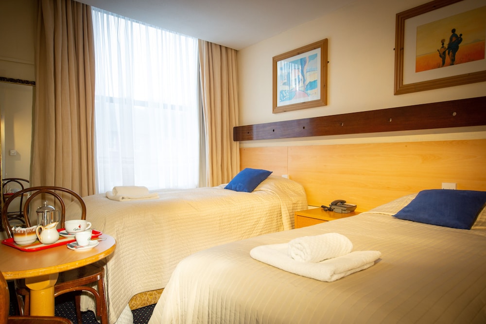 Ashley Hotel 22/60