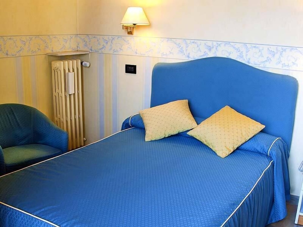 Hotel Touring Falconara Marittima 12/36