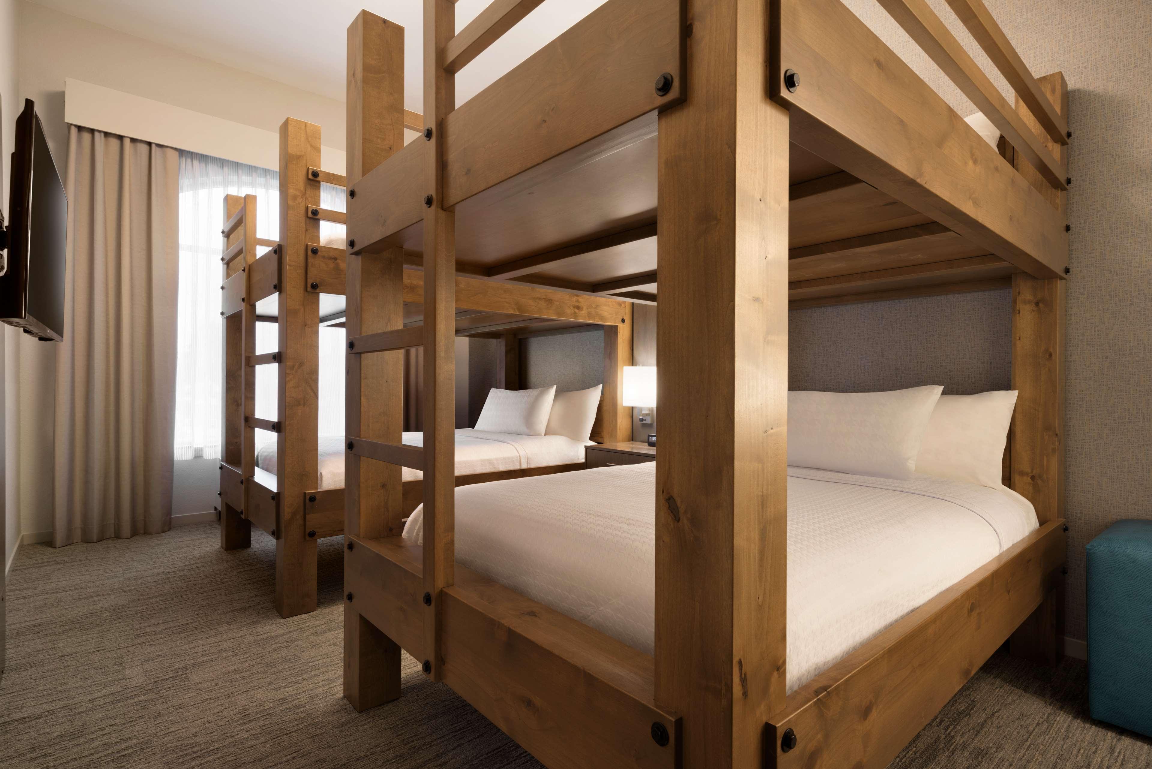 2 Bedrooms, Suite, 1 King or 2 Queen Beds, 2 Bathrooms