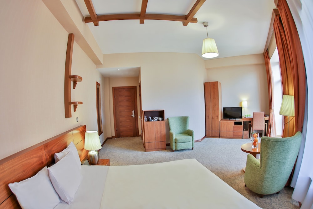 El Resort Hotel 9/50