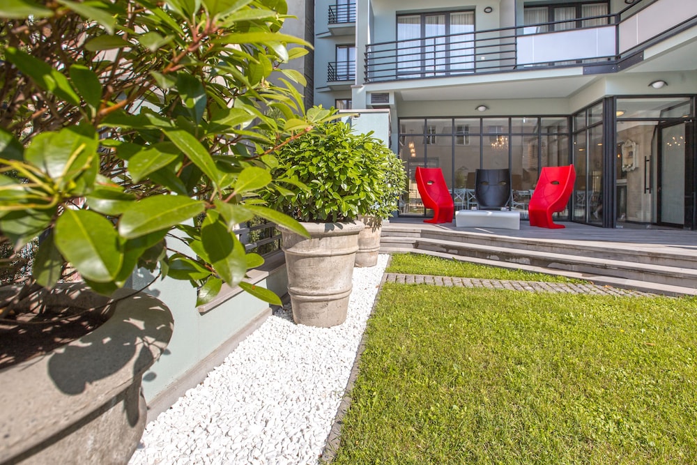 Sephia Hotel 36/44