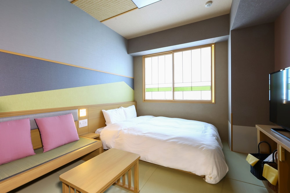 ROOM, DOUBLE BED