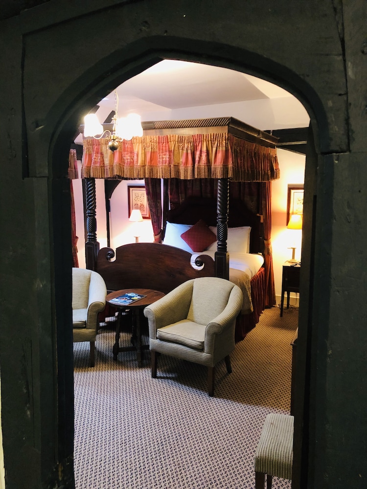 Brook Red Lion Hotel 36/49