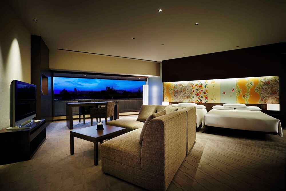 DELUXE, 2 DOUBLE BEDS, BALCONY