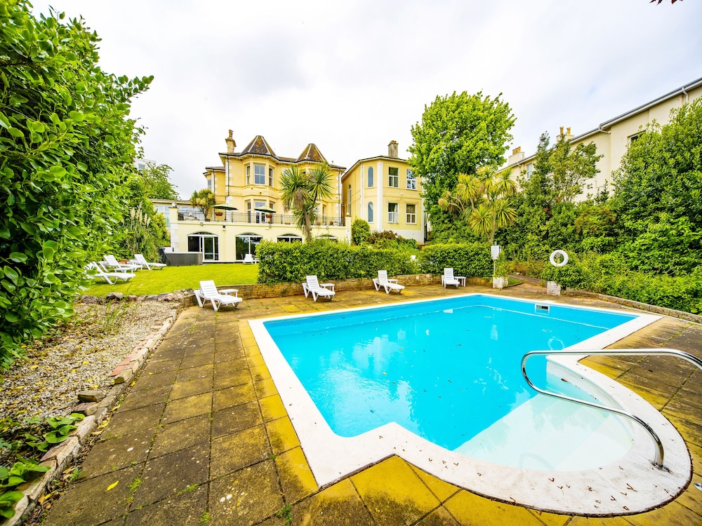Crofton House Hotel 60/68