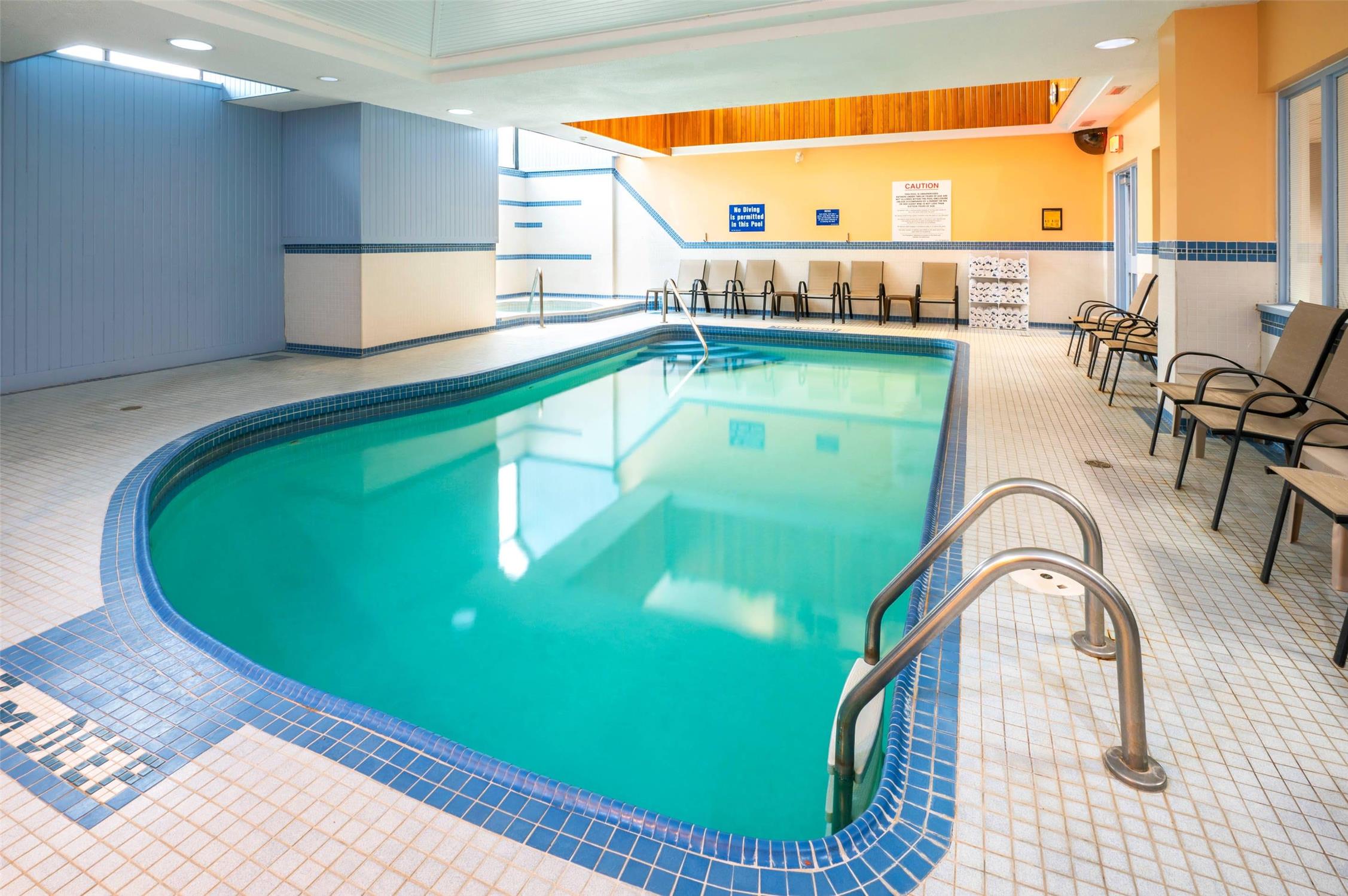 Comfort Hotel & Suites Peterborough 6/10