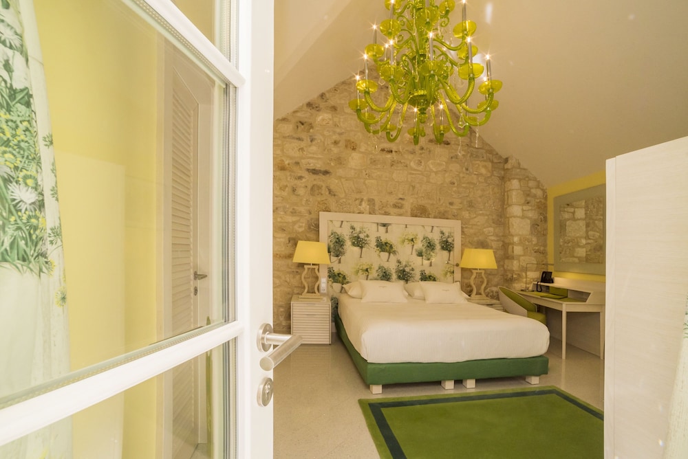 HOTEL LEMONGARDEN 24/50