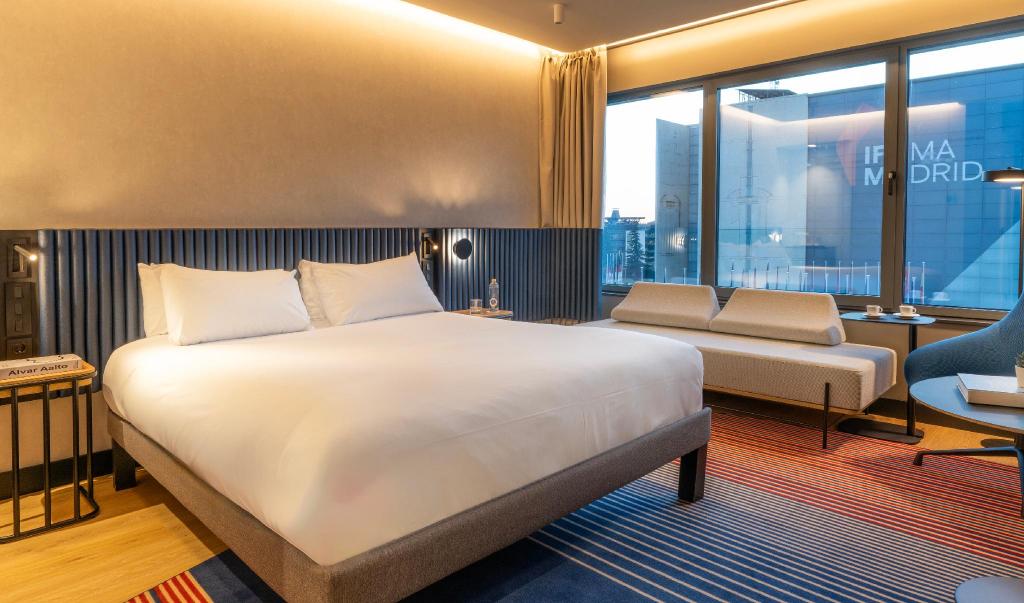 Deluxe, Executive, King Bed, Queen Bed, Deluxe Building