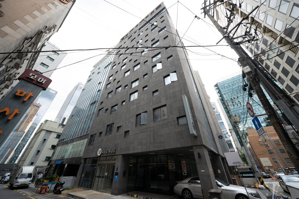 H Avenue Hotel 2/69
