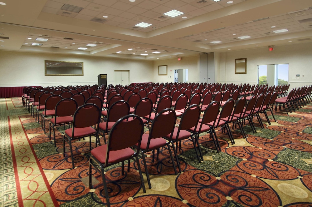 Hilton Garden Inn St. Charles 43/48