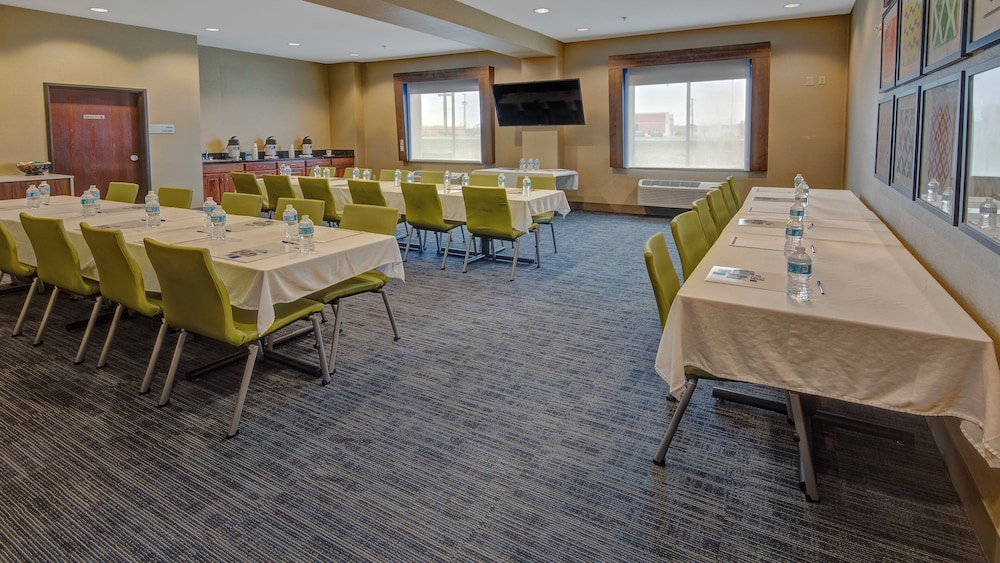 Holiday Inn Express & Suites Corsicana I-45 60/68
