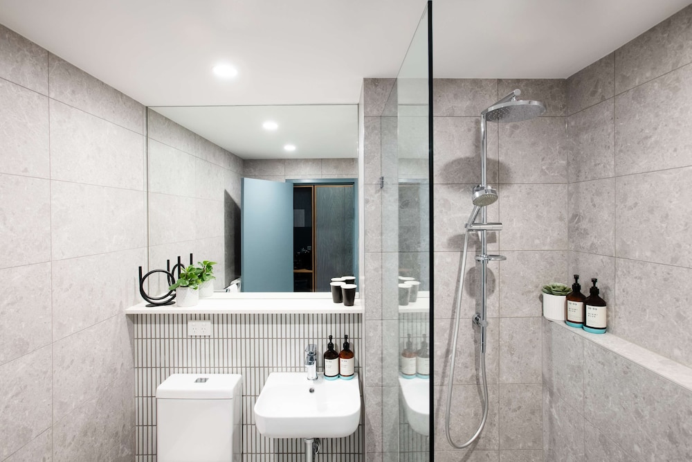 Hotel Alba Adelaide 50/50