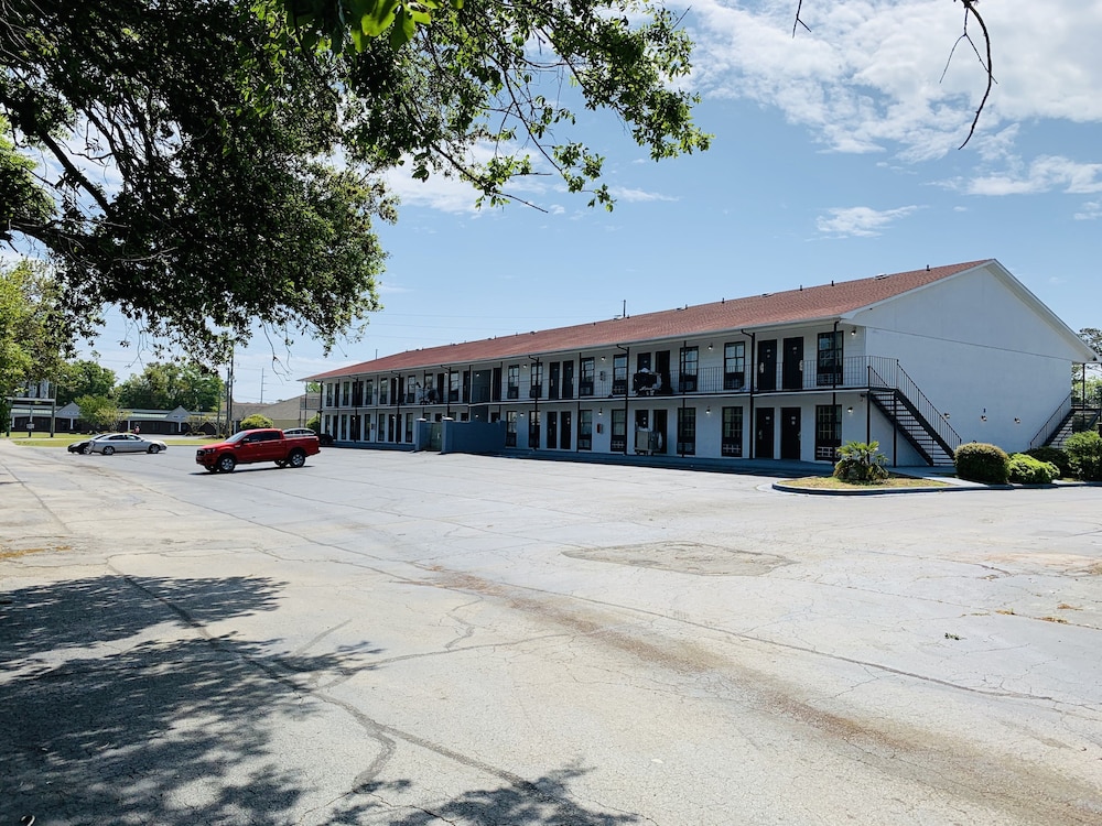 Econo Lodge Crystal Coast 3/32