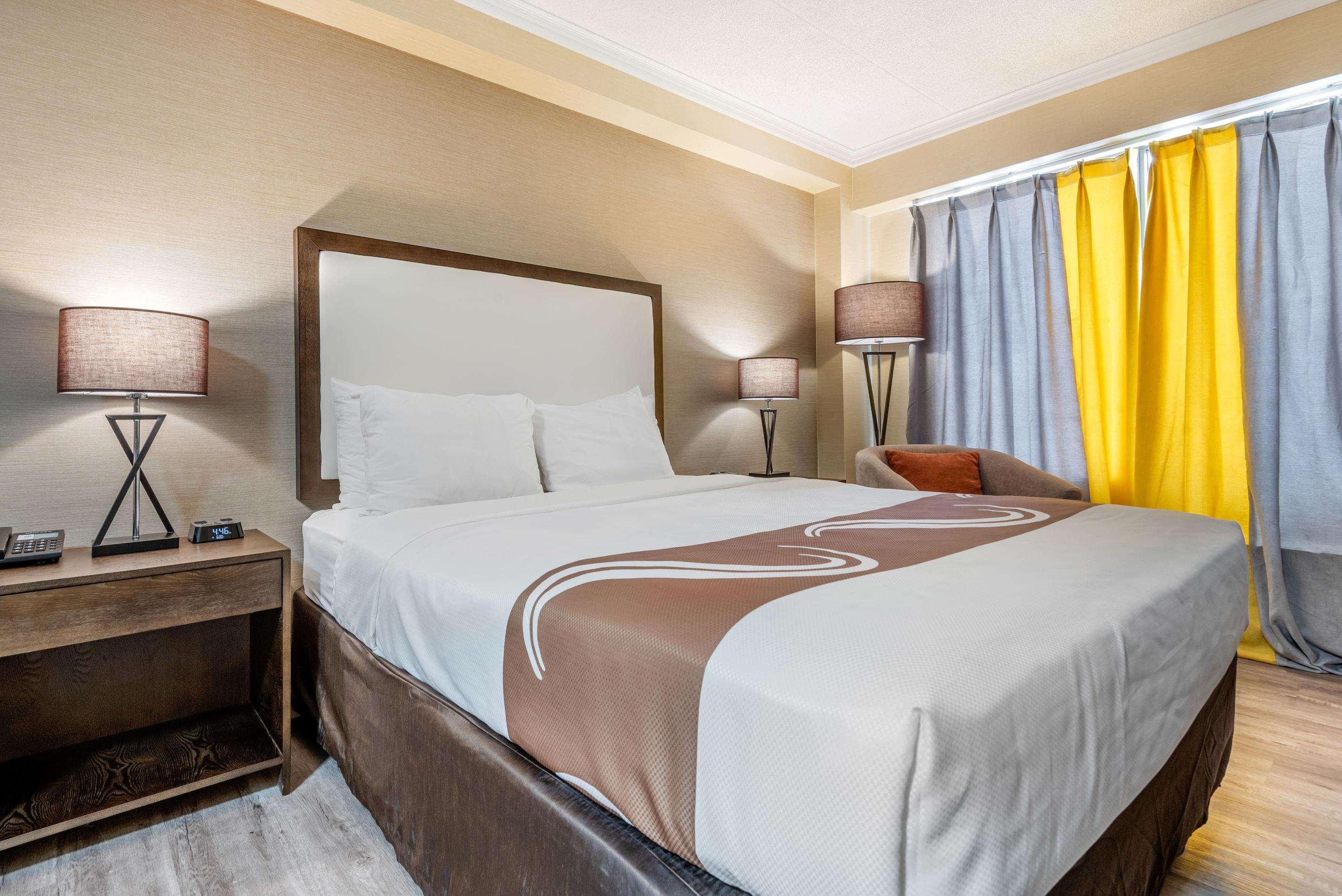 ROOM, KING BED