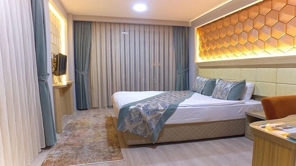 DELUXE, DOUBLE BED