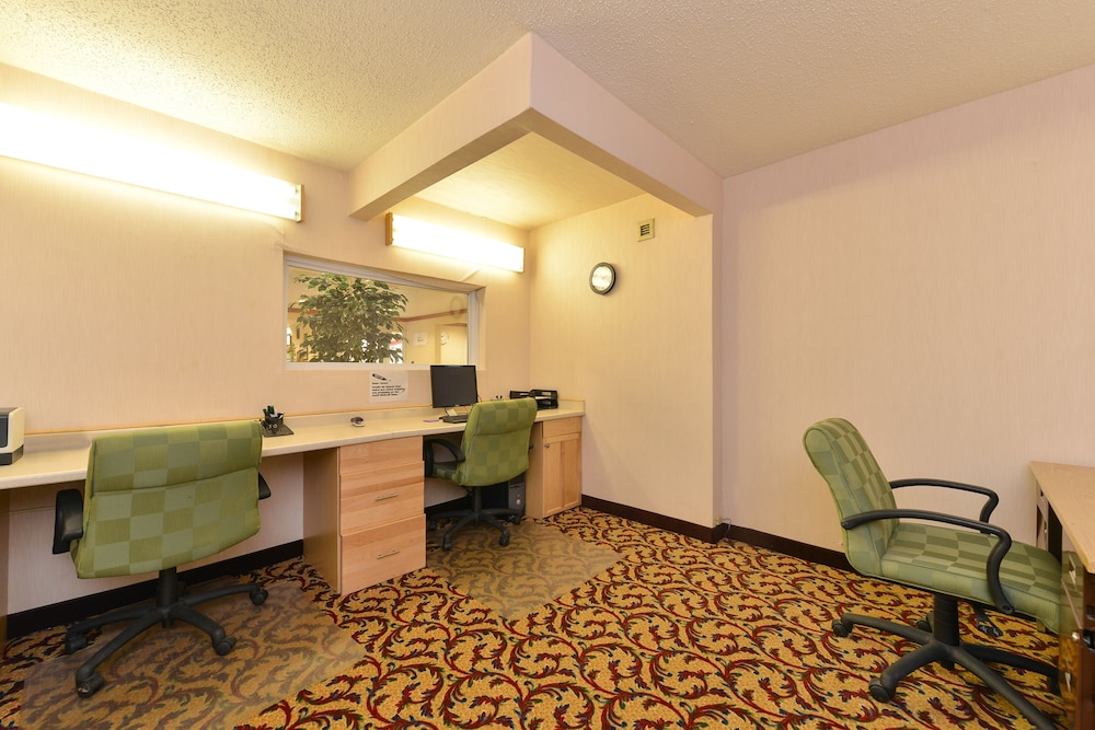 Super 8 by Wyndham New Cumberland 43/64