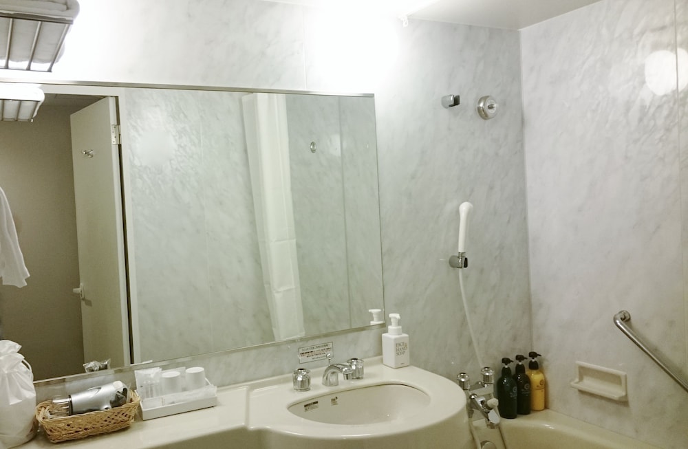 ROOM, TWIN BEDS