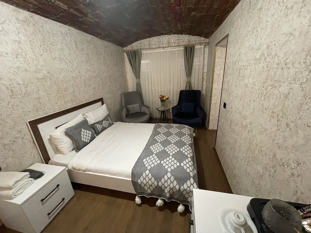 Moda Suites 9/50