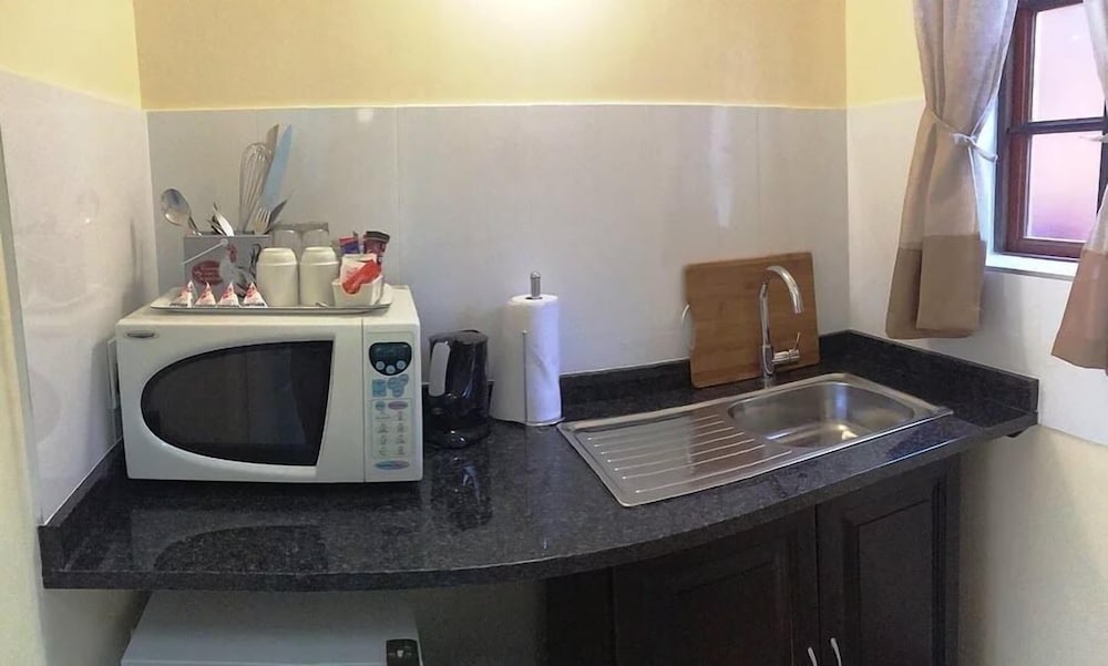 Clubview Guest House 40/40